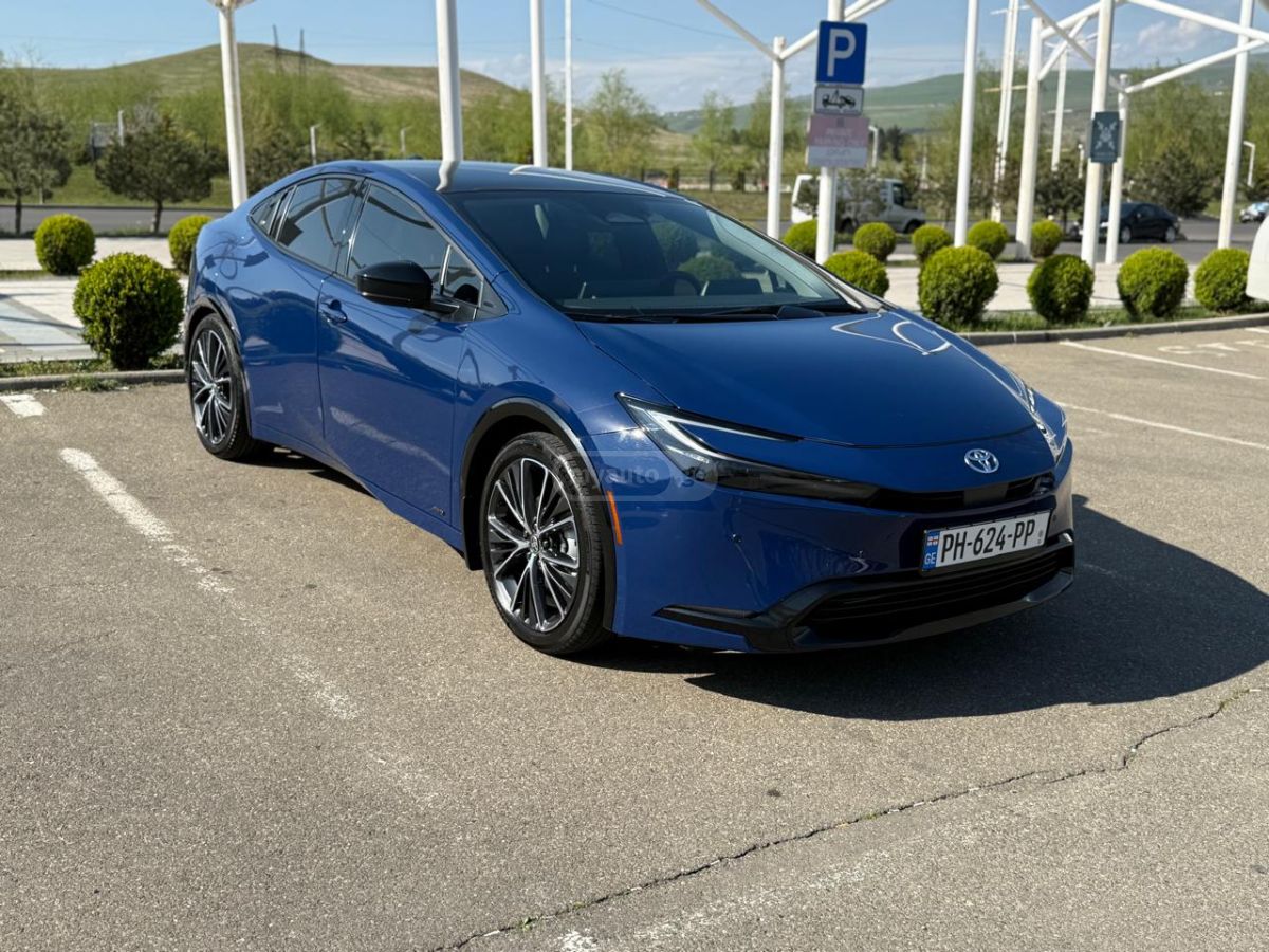 Toyota Prius - фото 1