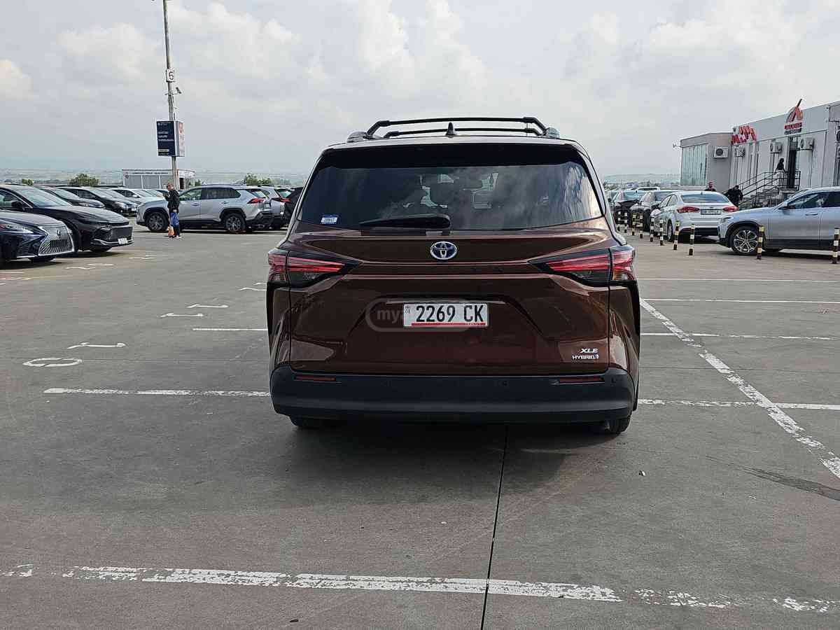 Toyota Sienna - фото 10
