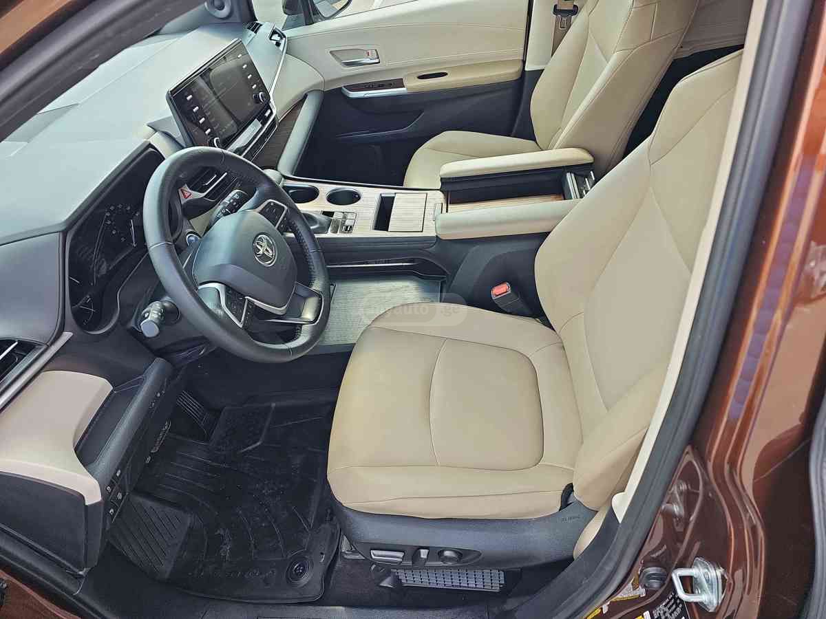 Toyota Sienna - фото 12