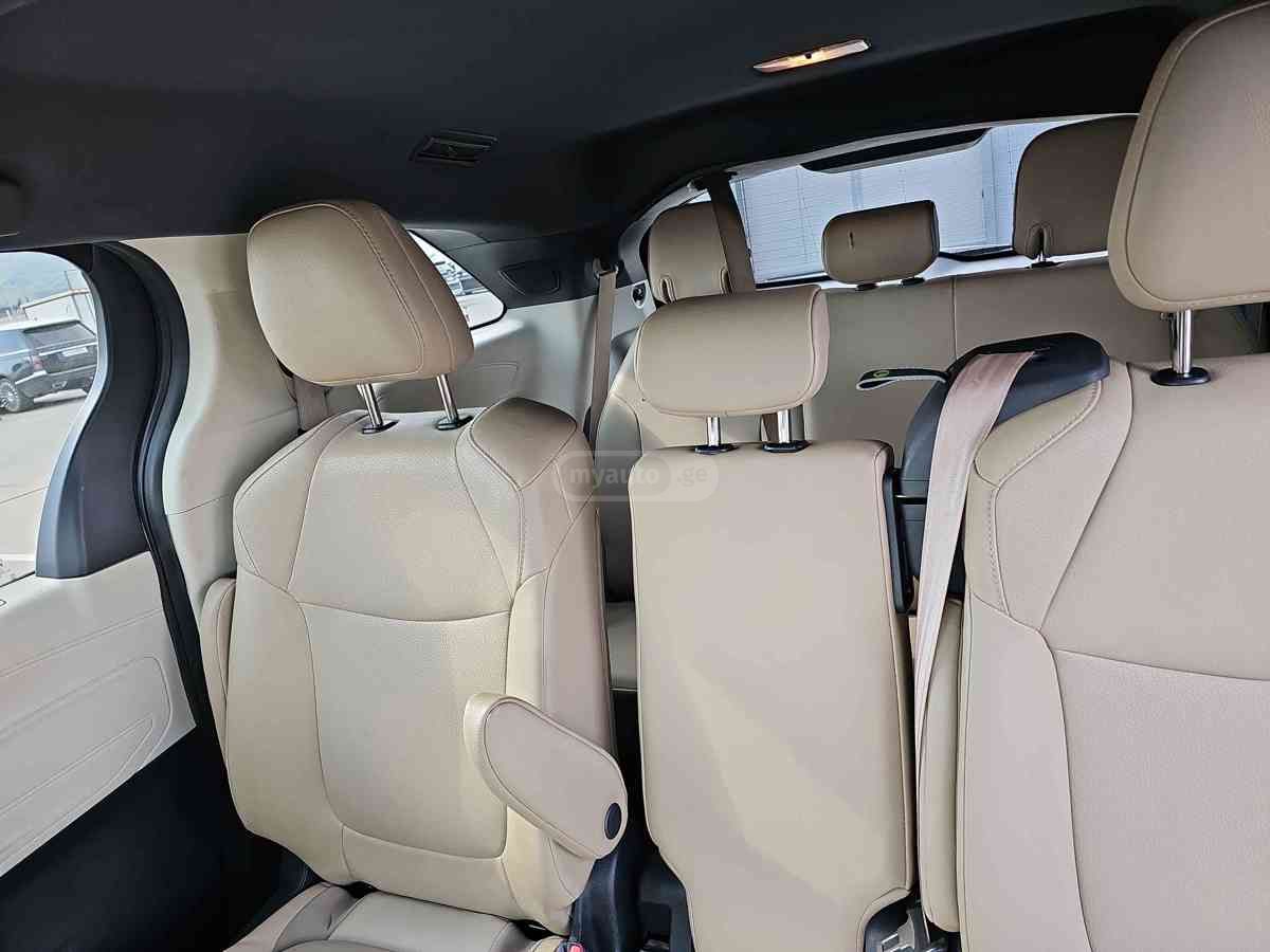 Toyota Sienna - фото 15