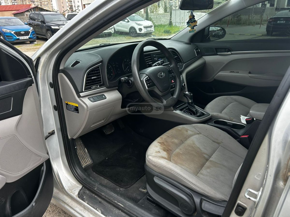 Hyundai Elantra - фото 10