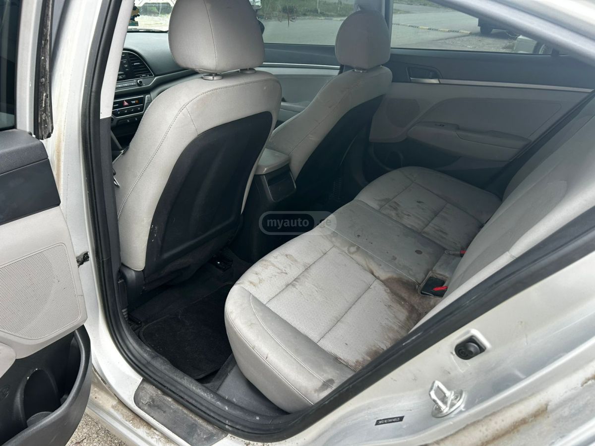 Hyundai Elantra - фото 11