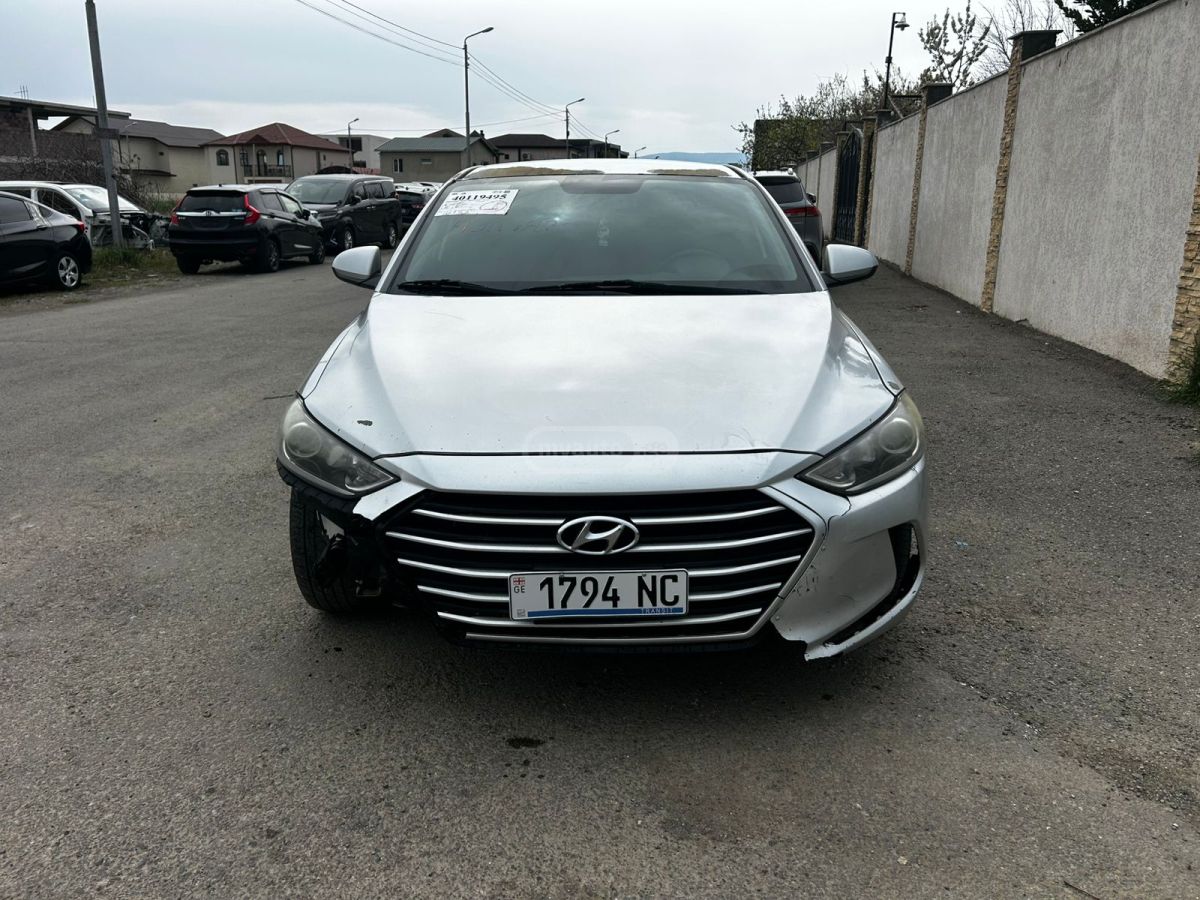 Hyundai Elantra - фото 3