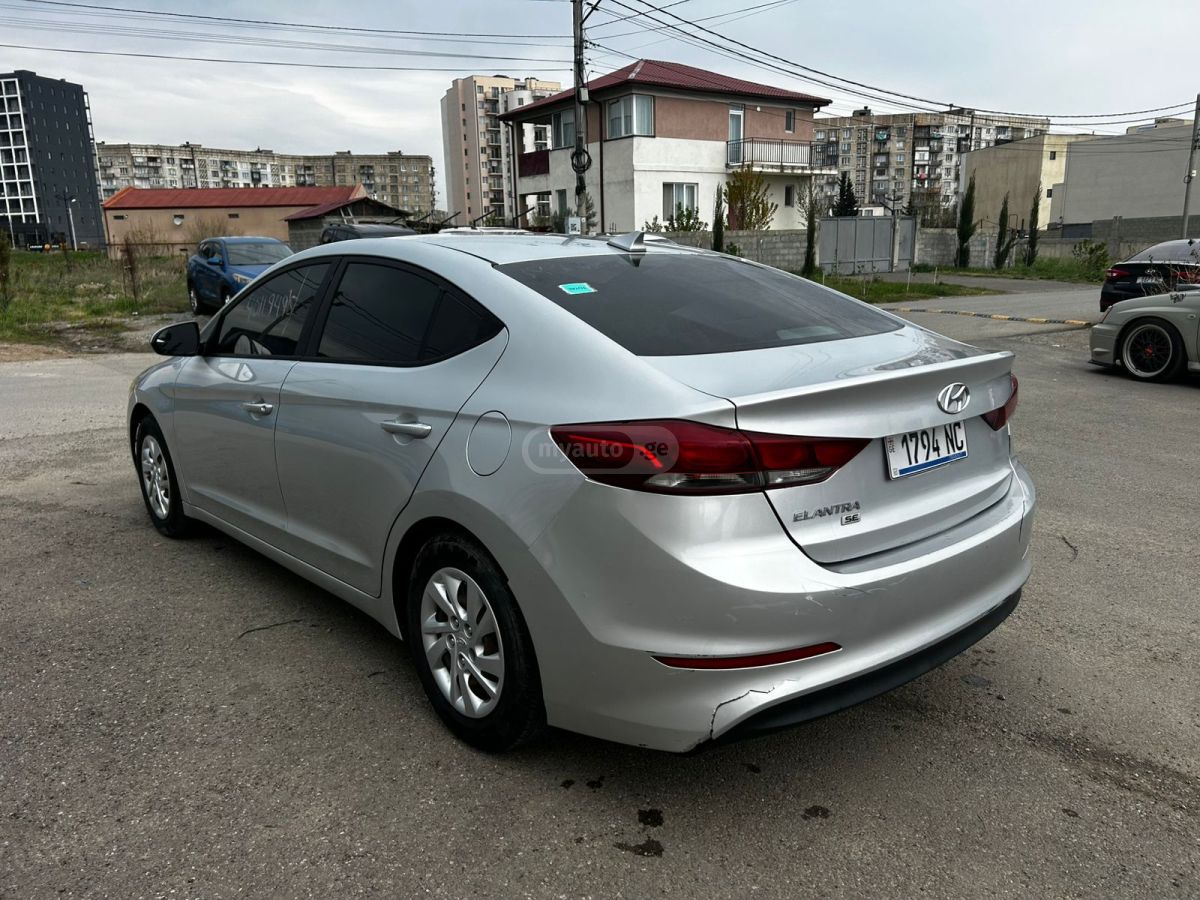 Hyundai Elantra - фото 4