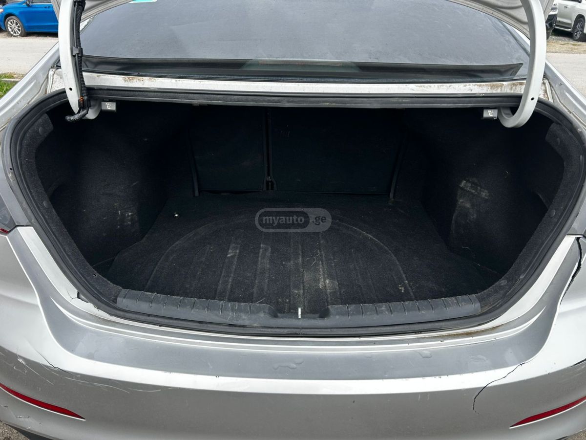 Hyundai Elantra - фото 9