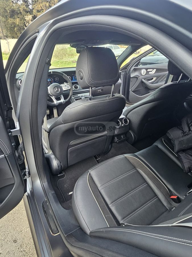 Mercedes-Benz E 63 AMG - фото 10