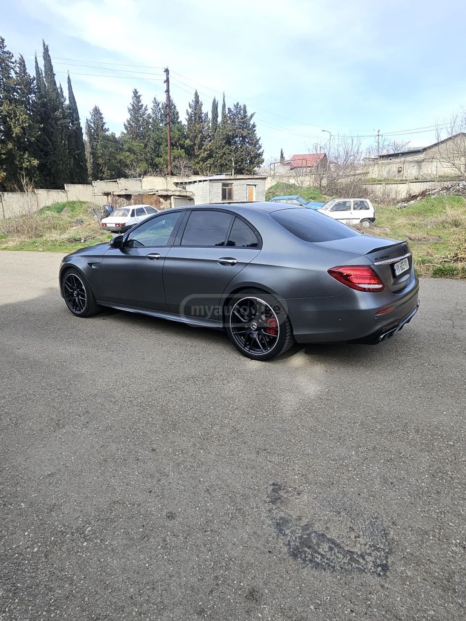 Mercedes-Benz E 63 AMG - фото 2
