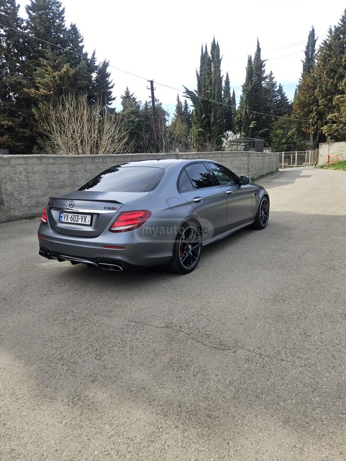 Mercedes-Benz E 63 AMG - фото 3