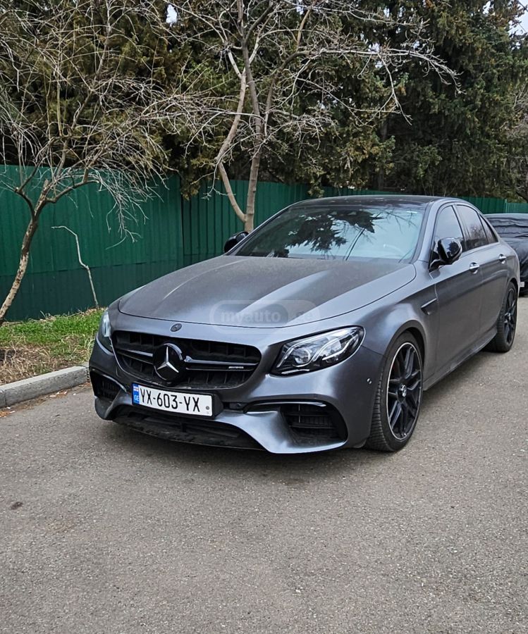 Mercedes-Benz E 63 AMG - фото 5