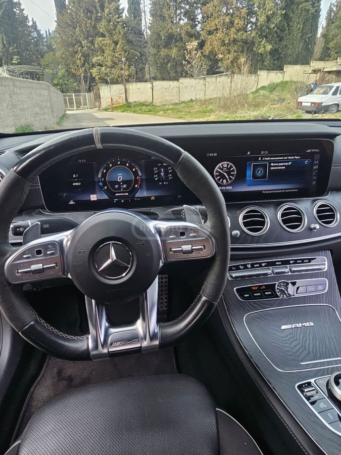 Mercedes-Benz E 63 AMG - фото 8