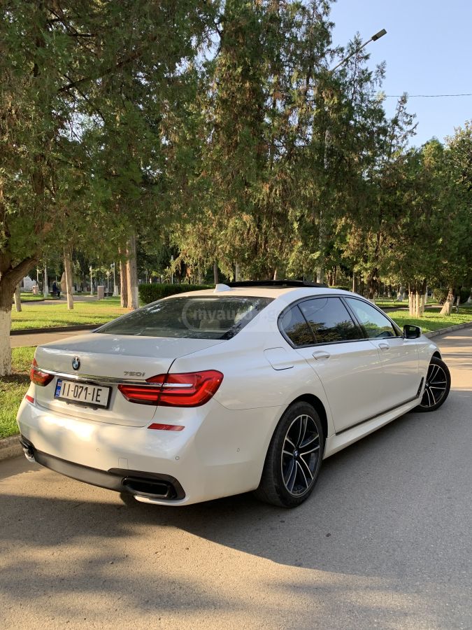 BMW 750 - фото 2