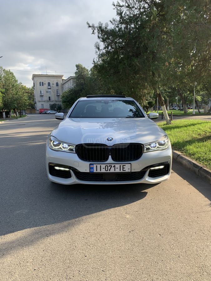 BMW 750 - фото 3