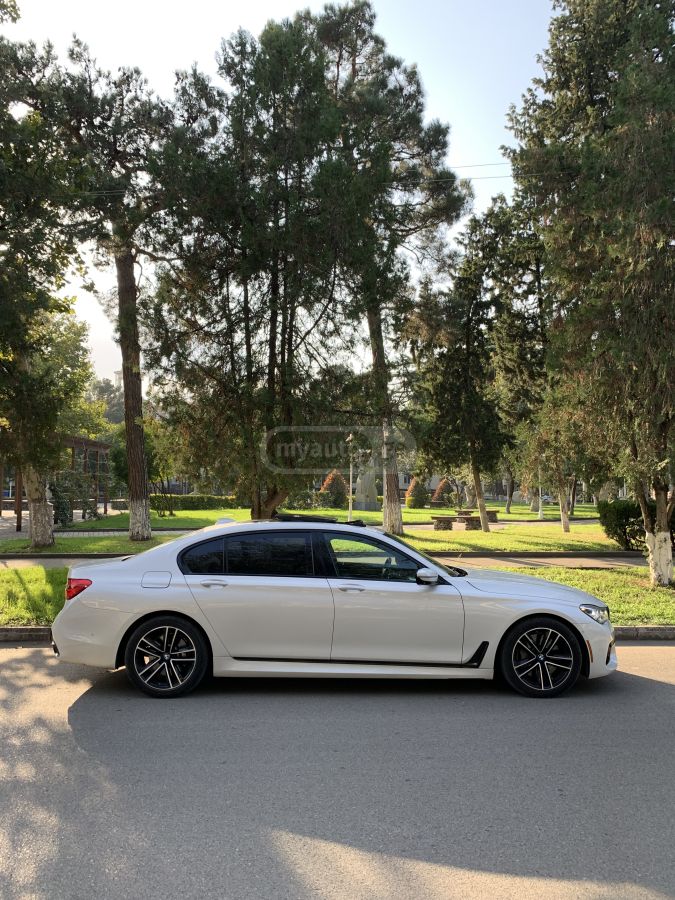 BMW 750 - фото 6