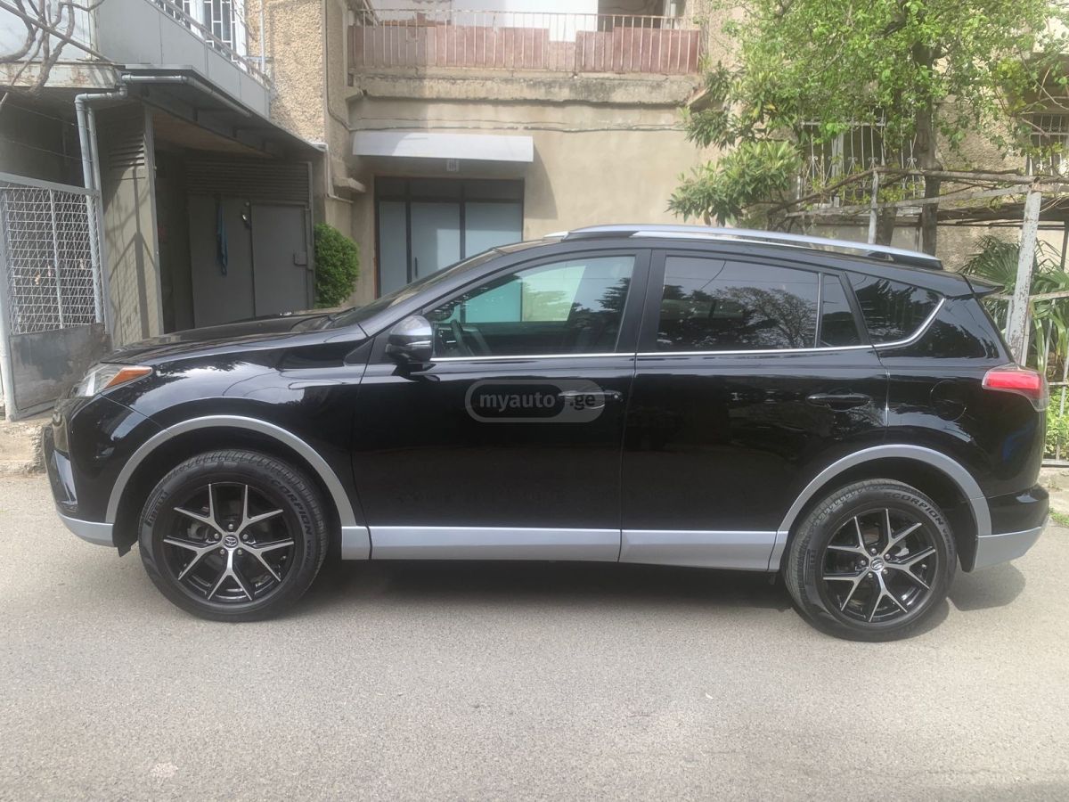 Toyota RAV 4 - фото 1