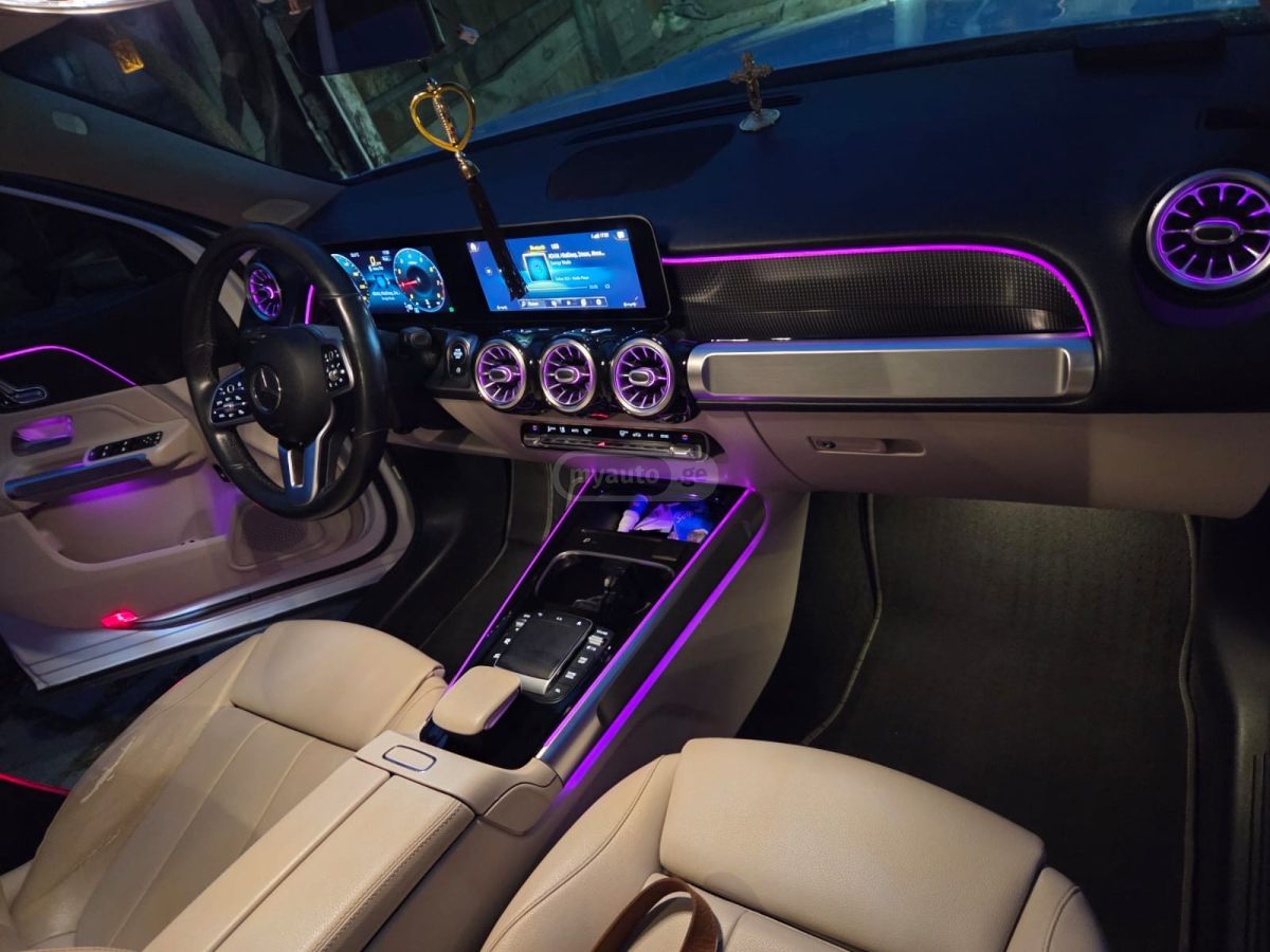 Mercedes-Benz GLB 250 - фото 1