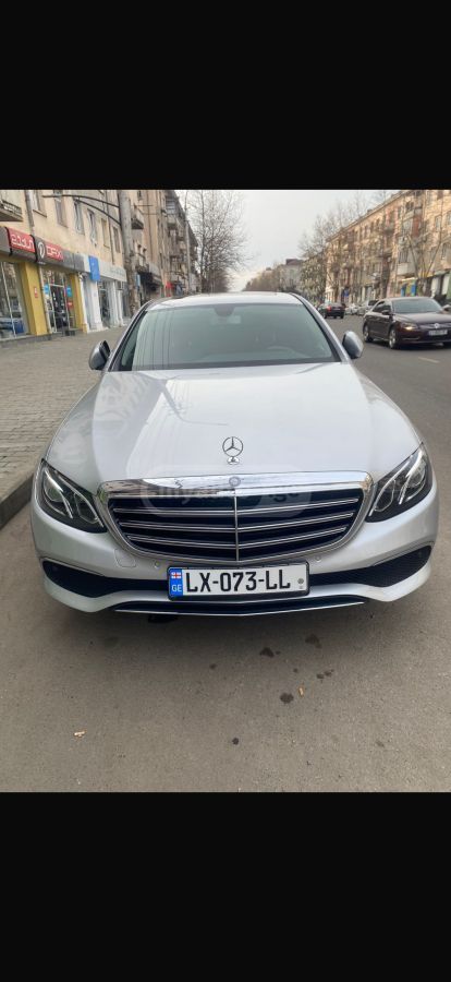 Mercedes-Benz E 300 - фото 1