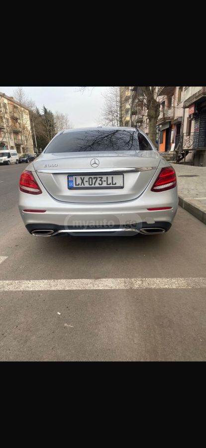 Mercedes-Benz E 300 - фото 8