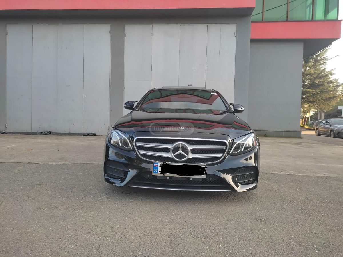 Mercedes-Benz E 300 - фото 1