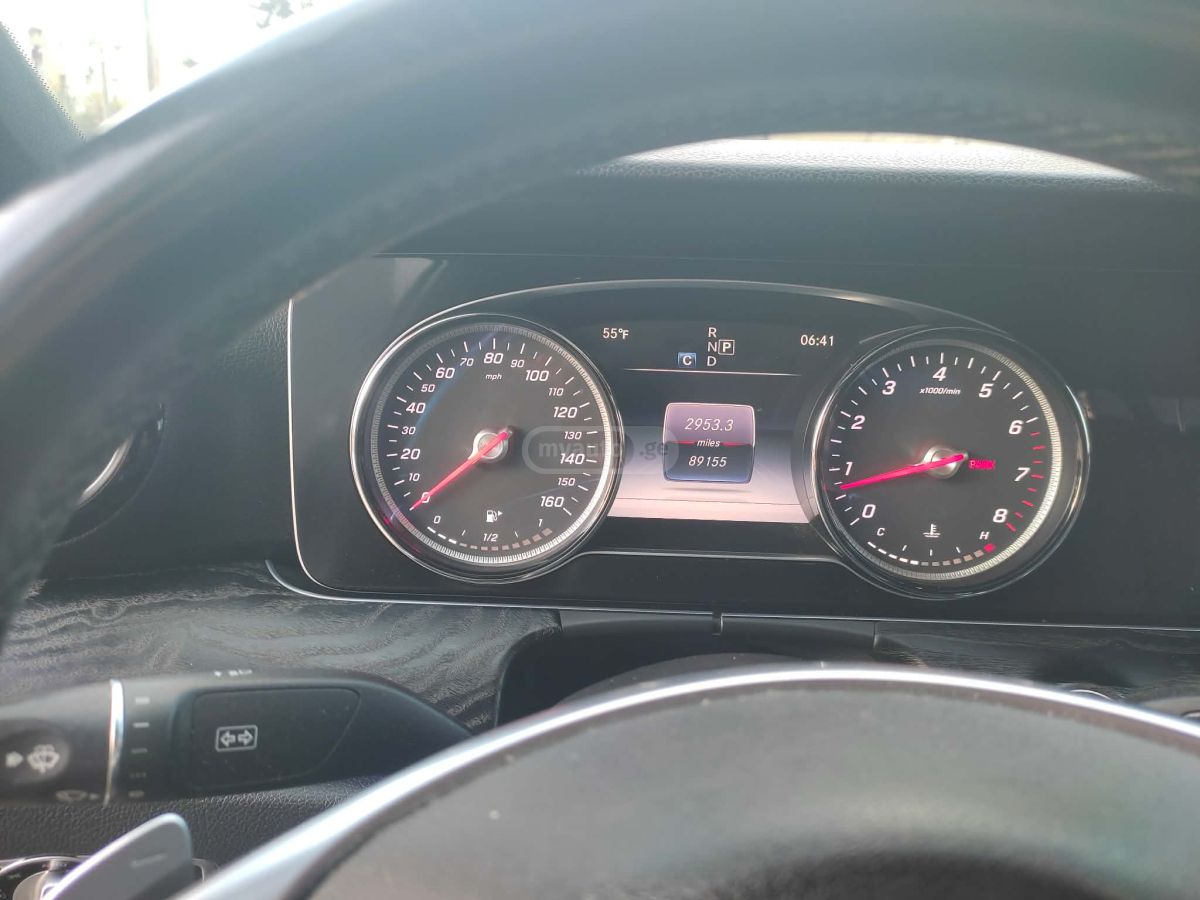 Mercedes-Benz E 300 - фото 10