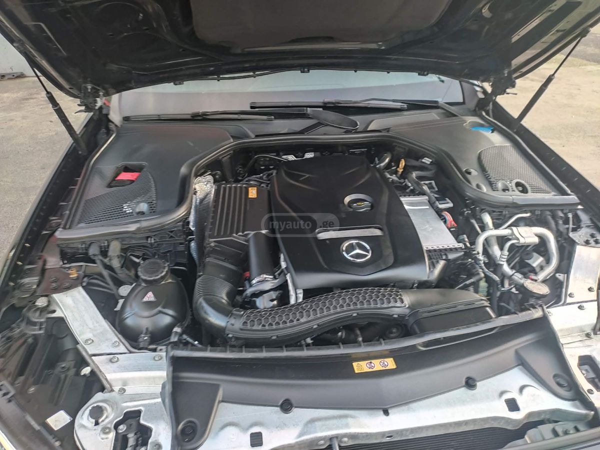 Mercedes-Benz E 300 - фото 8