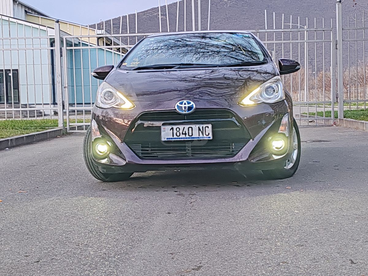 Toyota Aqua - фото 1