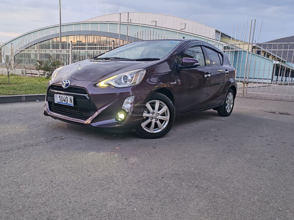 Toyota Aqua - фото 2