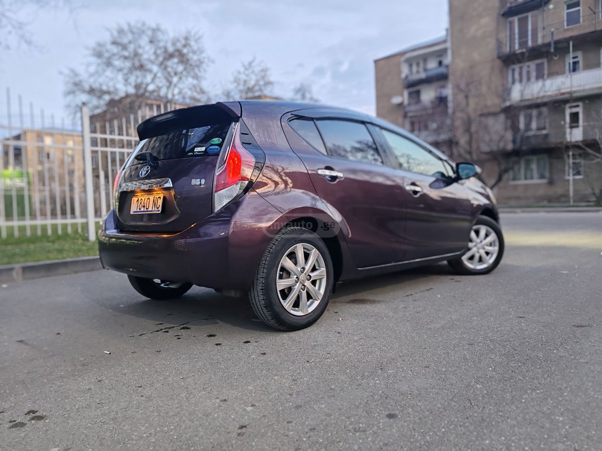 Toyota Aqua - фото 3