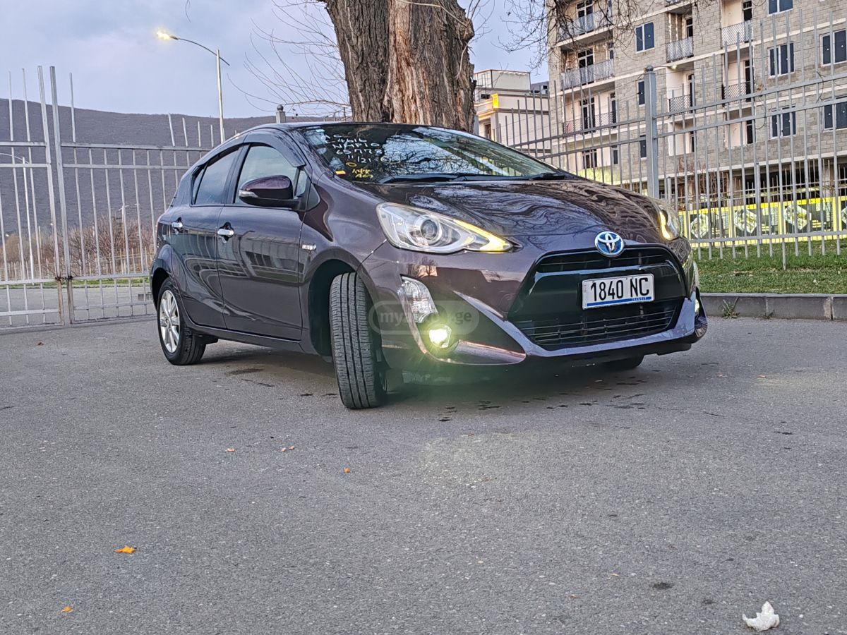 Toyota Aqua - фото 4