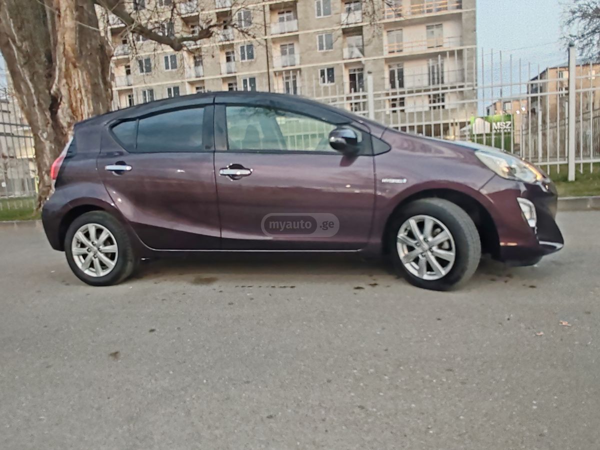 Toyota Aqua - фото 7