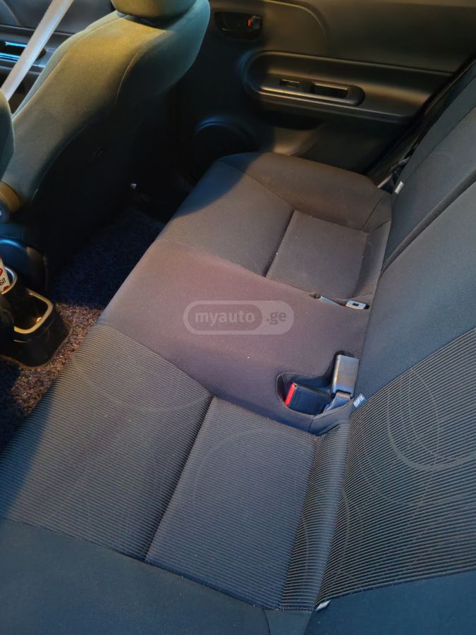 Toyota Aqua - фото 9