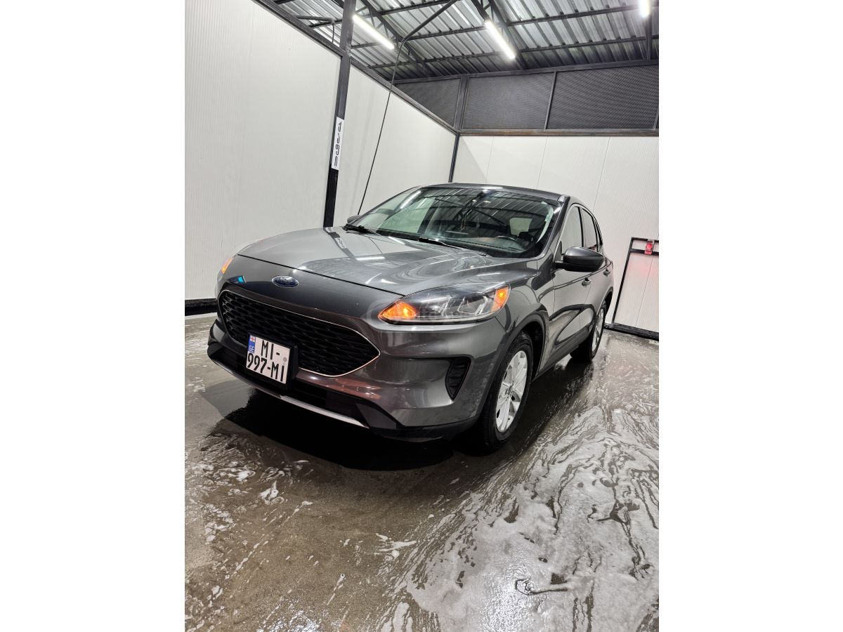 Ford Escape - фото 1