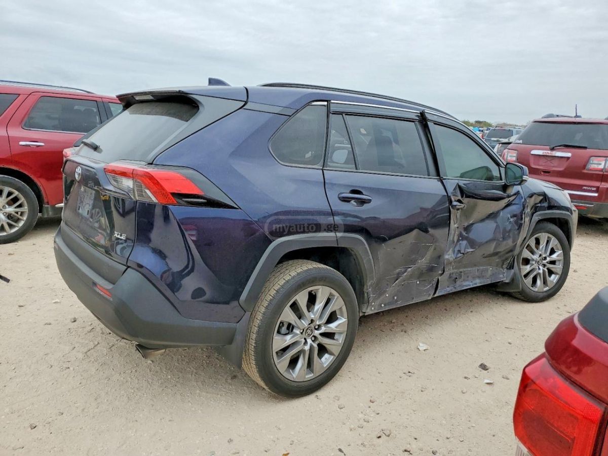 Toyota RAV 4 - фото 3