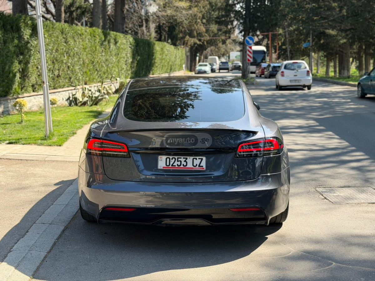 Tesla Model S - фото 9