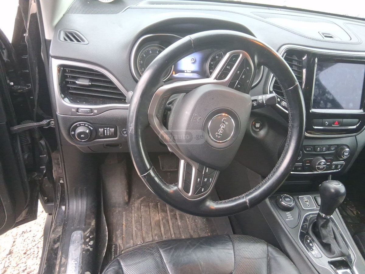 Jeep Cherokee - фото 7
