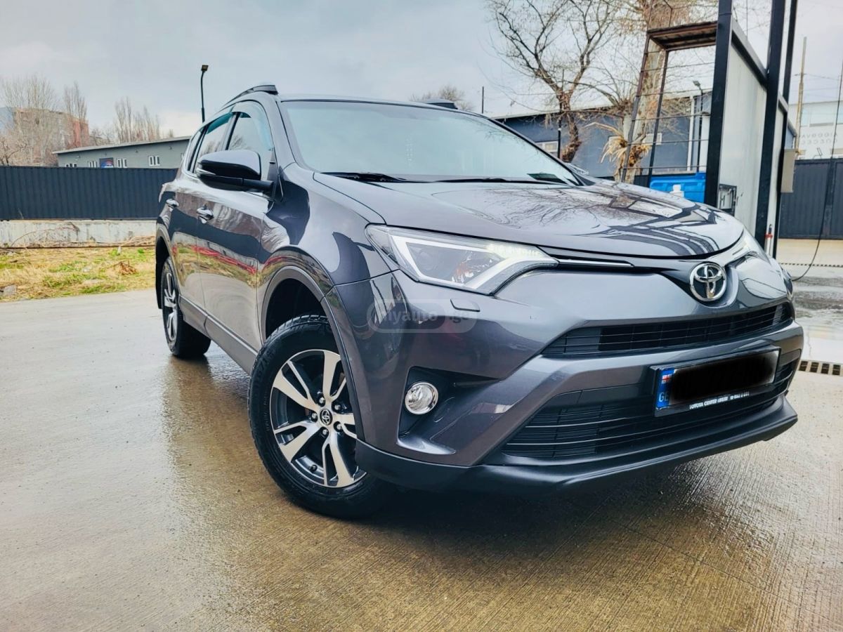 Toyota RAV 4 - фото 1