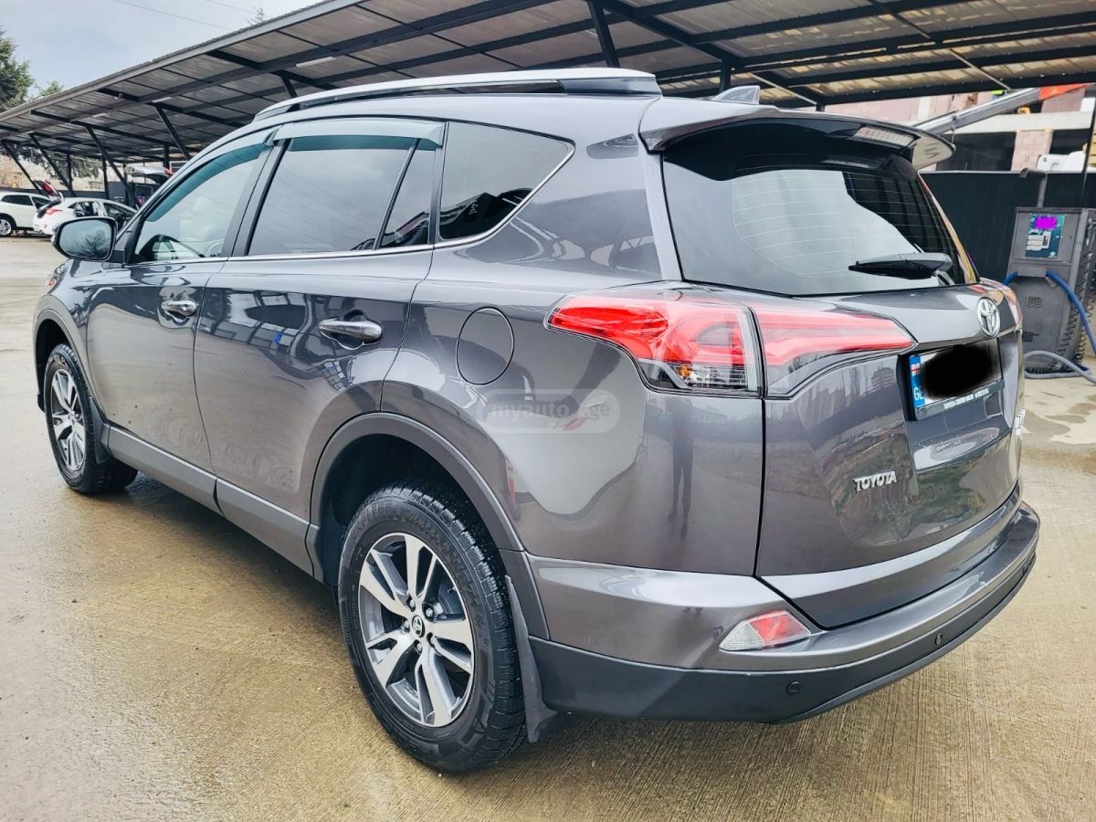 Toyota RAV 4 - фото 4