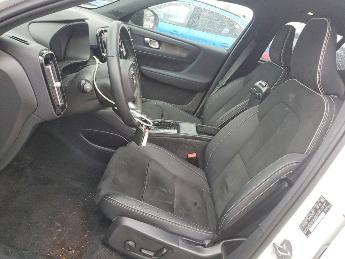 Volvo XC 40 2025 — миниатюра 6