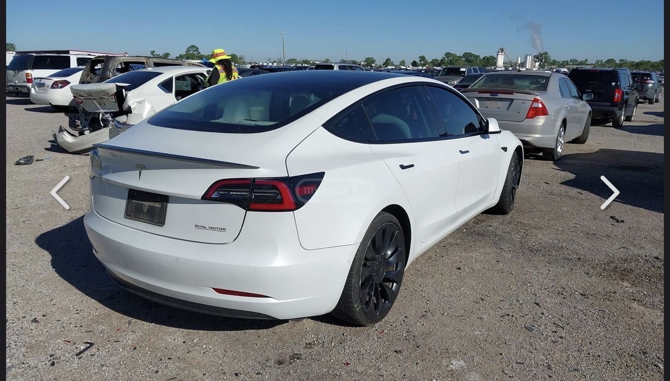 Tesla Model 3 - фото 6