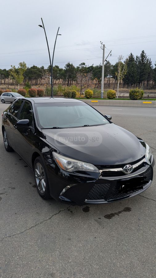 Toyota Camry - фото 1