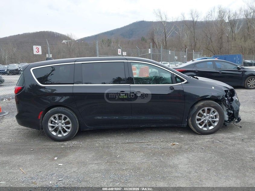 Chrysler Pacifica 2026 — миниатюра 13