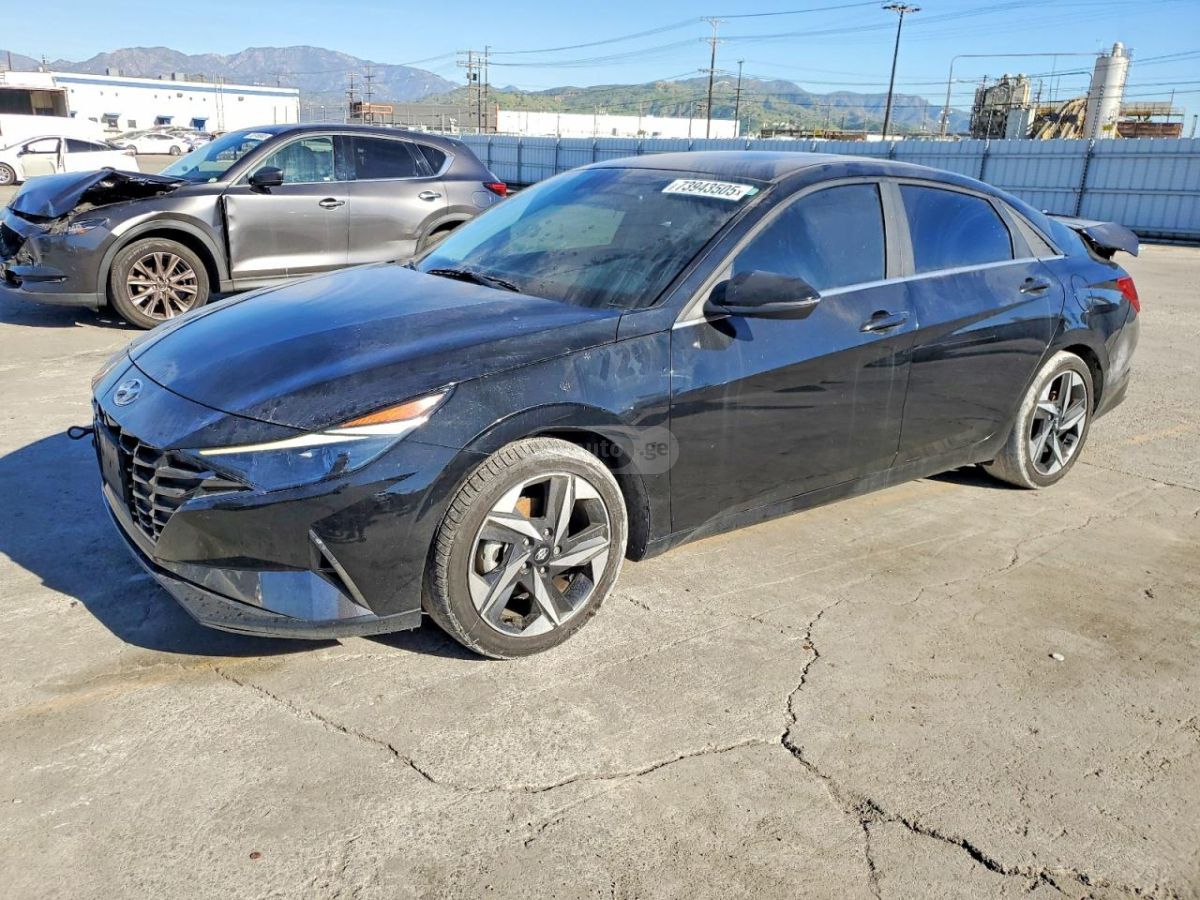 Hyundai Elantra - фото 1