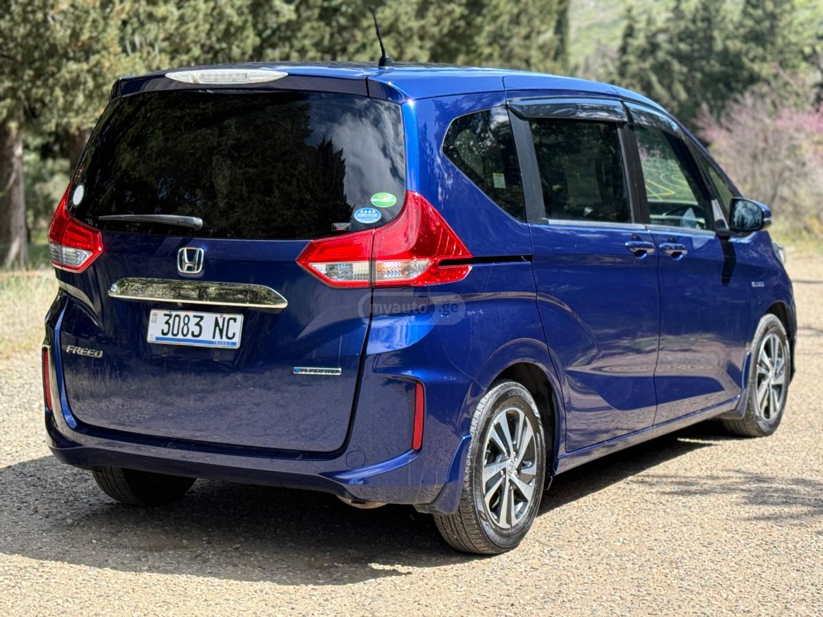 Honda Freed - фото 4