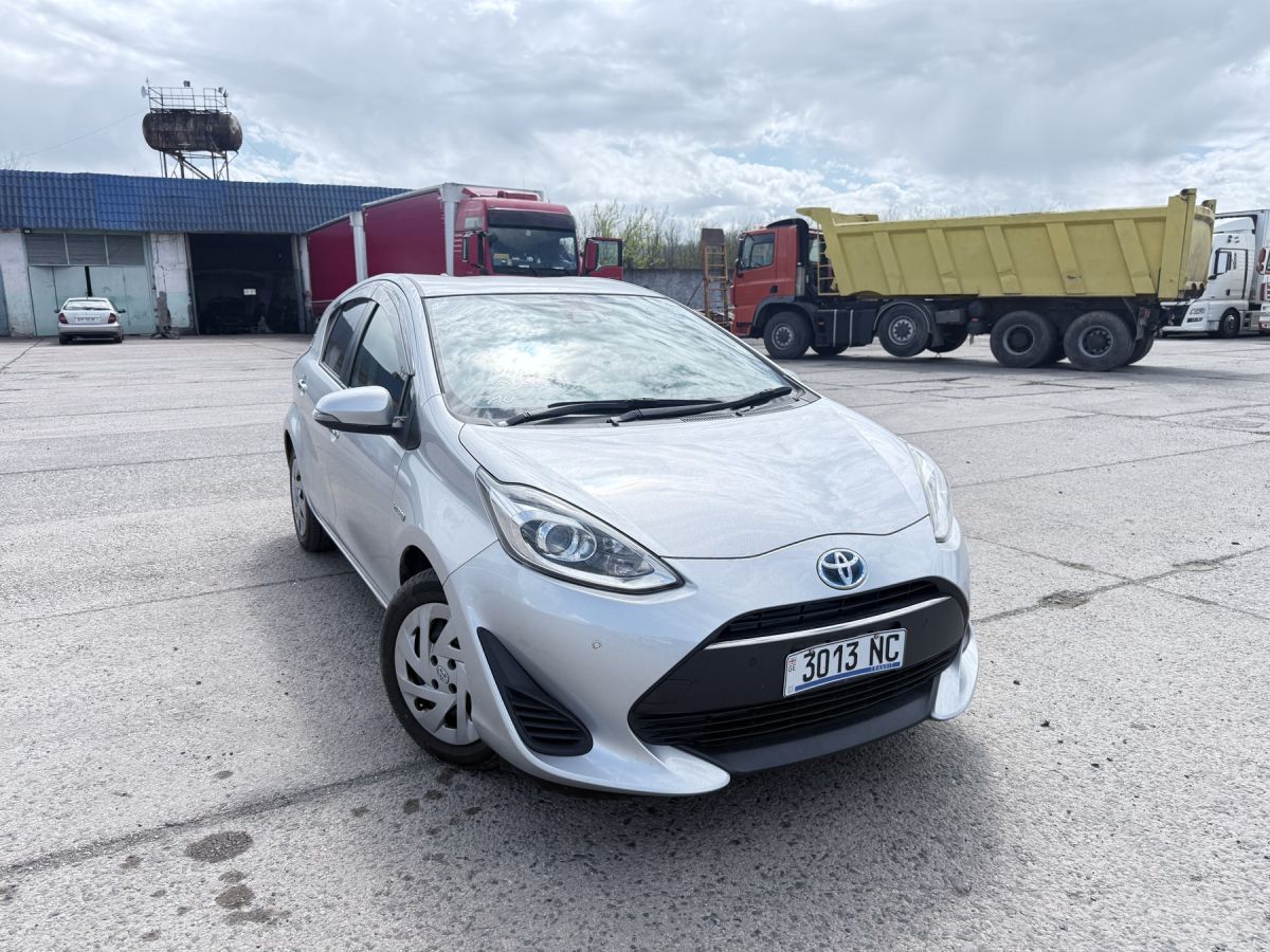 Toyota Aqua - фото 1