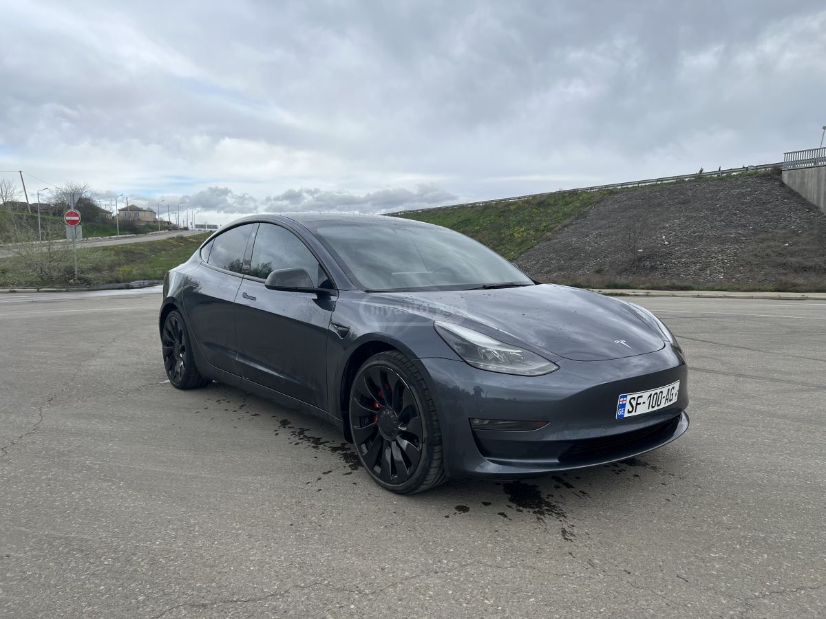 Tesla Model 3 - фото 1
