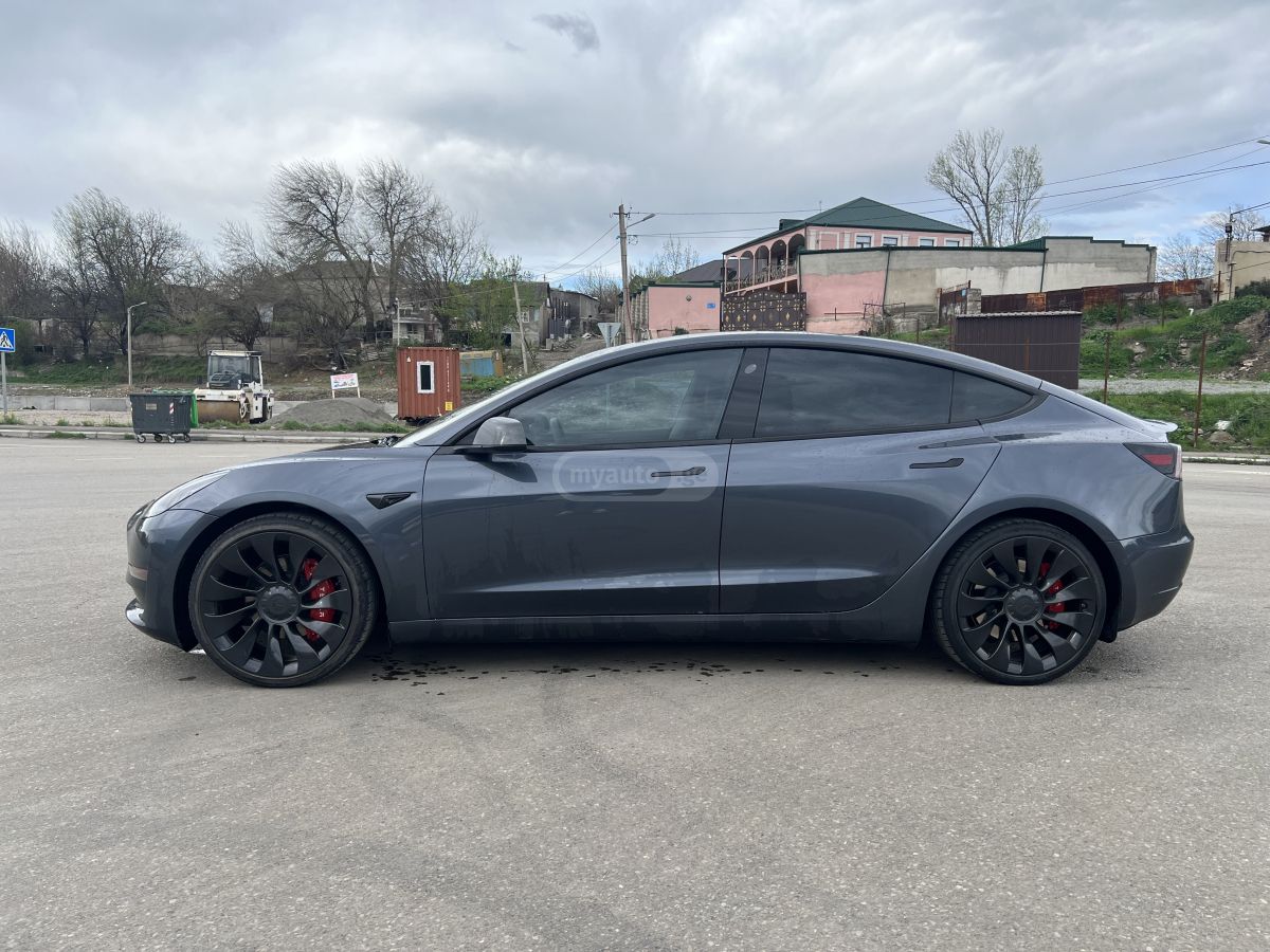 Tesla Model 3 - фото 4
