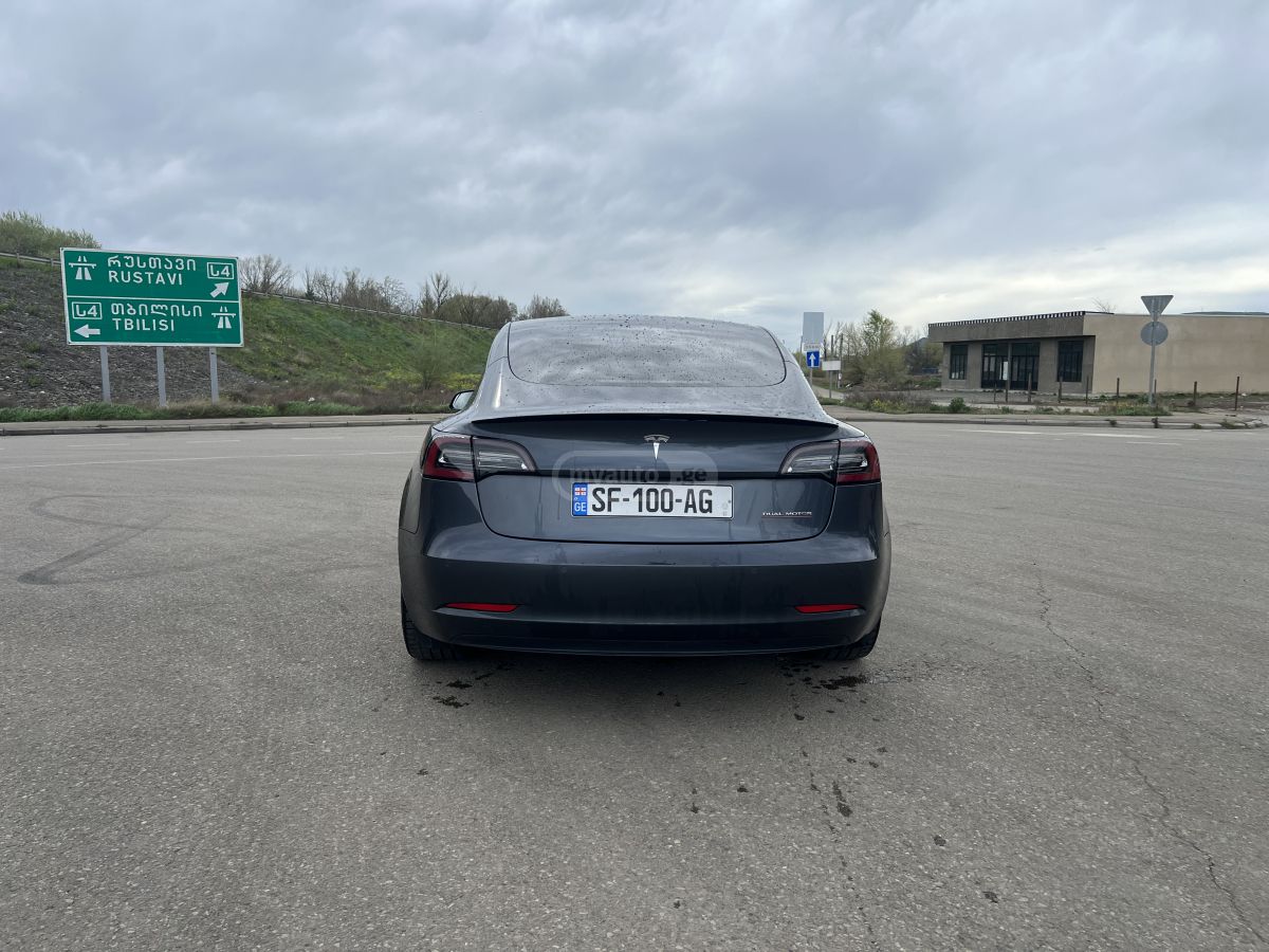 Tesla Model 3 - фото 5