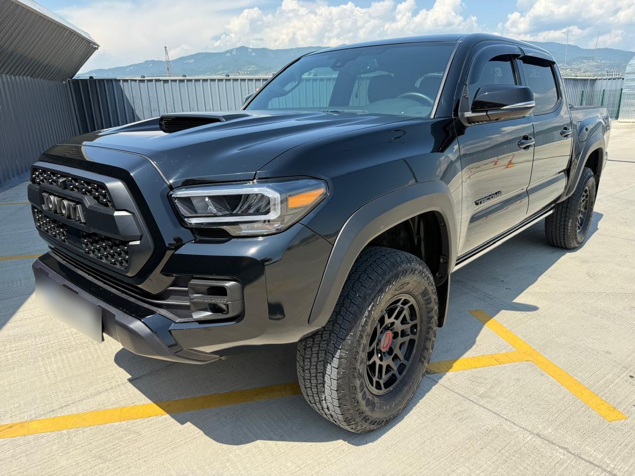 Toyota Tacoma - фото 1