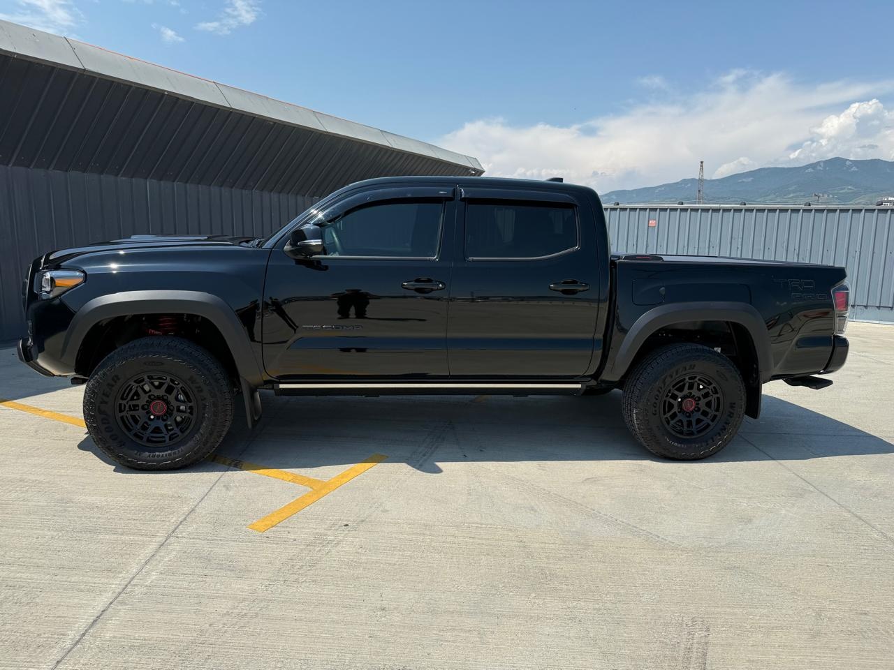 Toyota Tacoma - фото 2