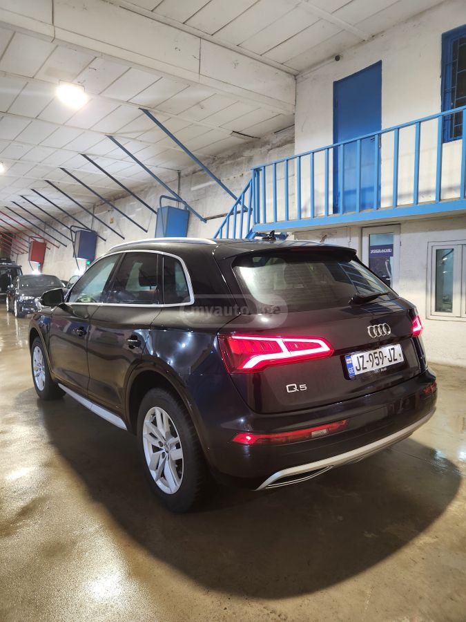 Audi Q5 - фото 8