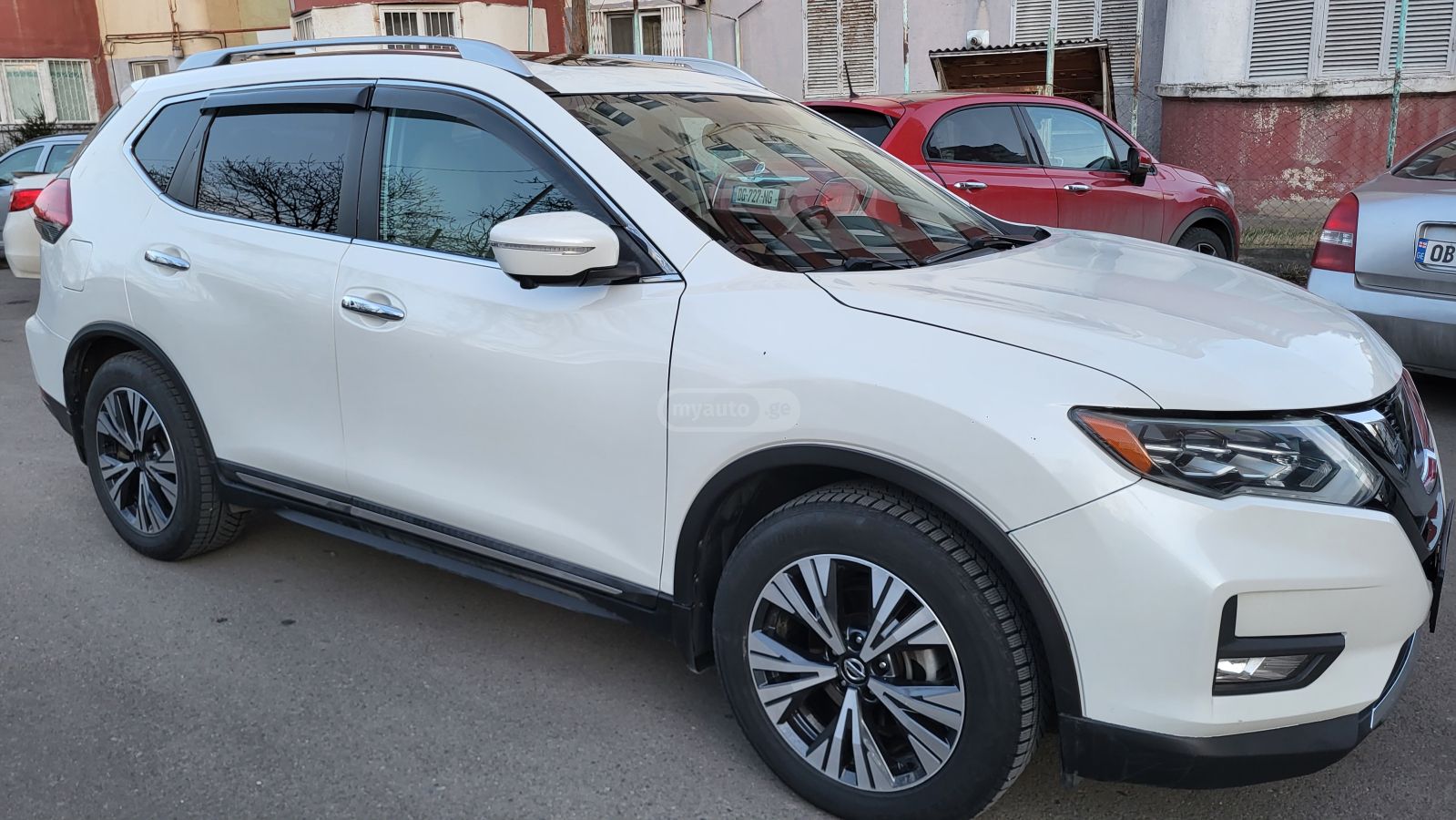 Nissan Rogue - фото 1